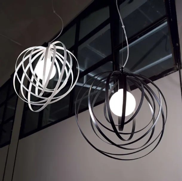 Lampada a sospensione Disco con elementi decorativi circolari rotanti e posizionabili a piacere in metallo verniciato bianco o nero opaco di Ideal Lux